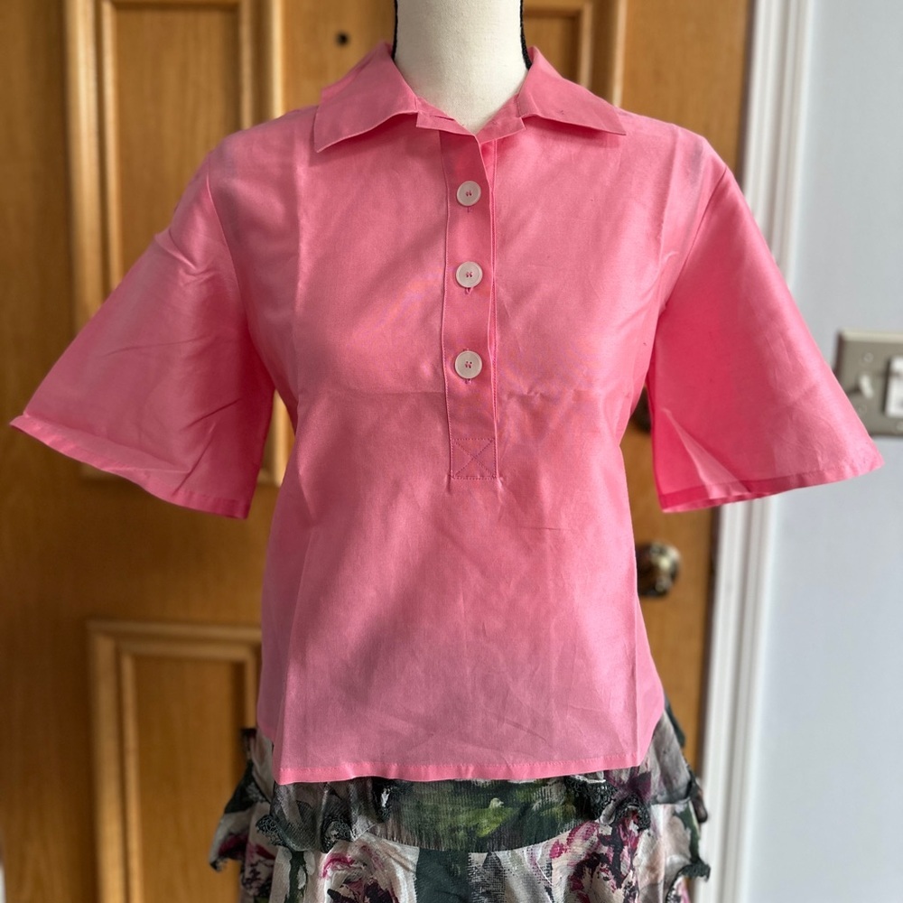 Rosie Assoulin Pink Cropped Silk Blouse Size 4
Made in Italy 100% Silk Chiffon